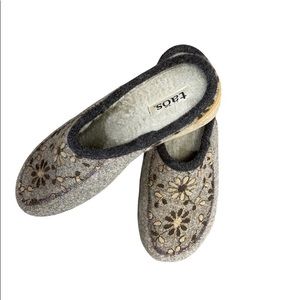 Taos Woolderness 2 Floral Taupe Wool Clogs Size 11